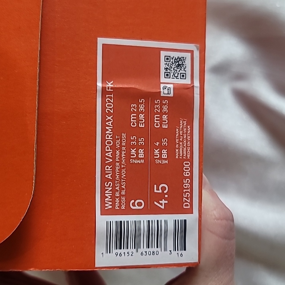 Womans Air Vapormax 2021 size 6 NWT - Picture 9 of 9